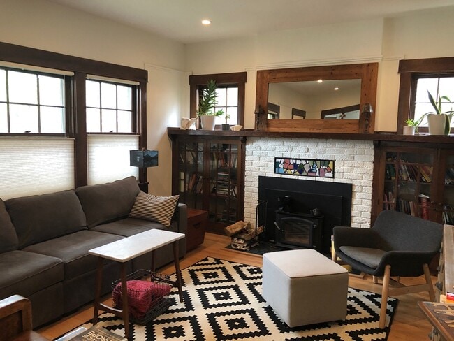 1043 Lincoln Pl Unidad N/A