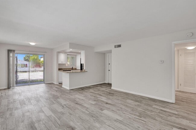 Photo - 115 SW 1st Ave Unit 1