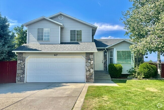 Building Photo - Lovely Sandy Home in Well Kept Neighborhood!