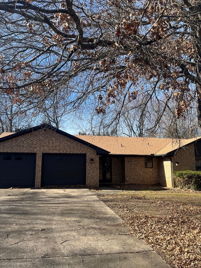 Photo - 3 bedroom 2 bath in tucked away neighborhood