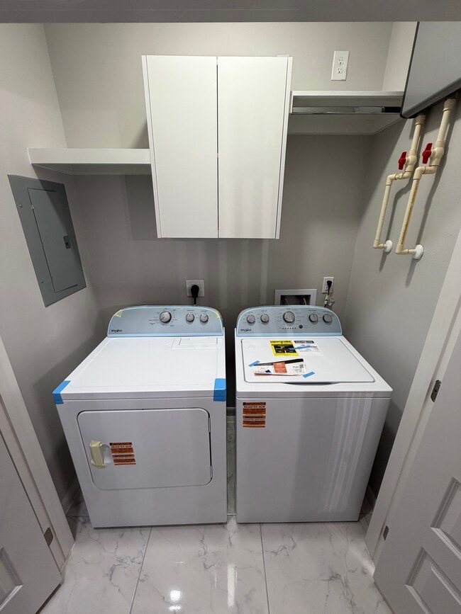 Photo - 1004 W 8th St Unit 1