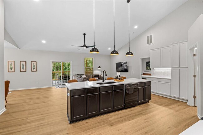 Photo - 123 Fairfield Dr