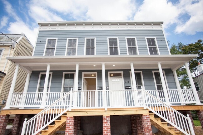 Building Photo - 613 N 21st St Unit #2