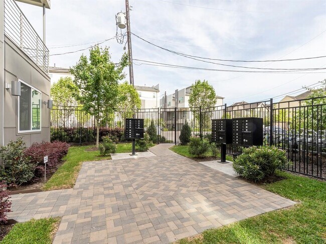 Photo - 310 Jensen Dr