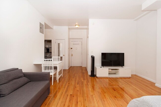 Photo - 215 B E 95th St Unidad ID1032068P