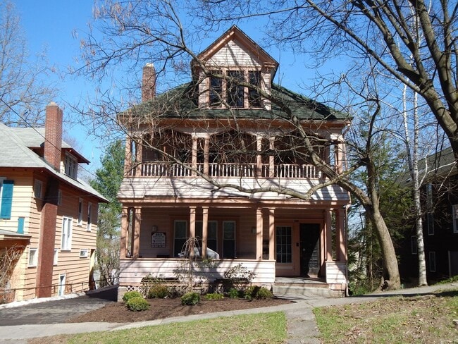 Building Photo - Spacious 4 Bedroom Apartment - 6/1/26 Unit Maryland 853.1