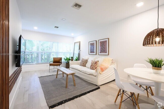 Building Photo - 439 NE 17th Way Unit 439 Rental