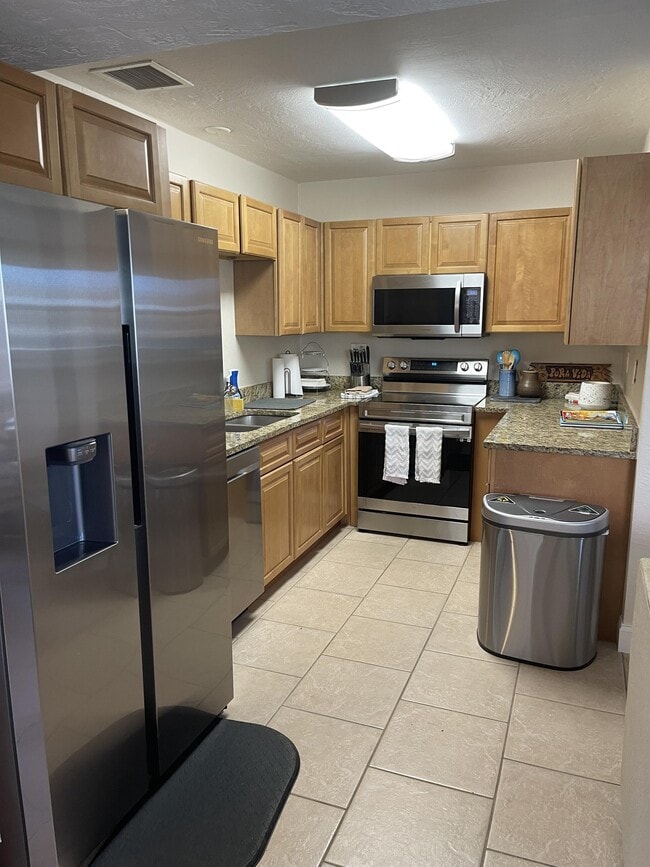 Photo - 834 E 25th Ave