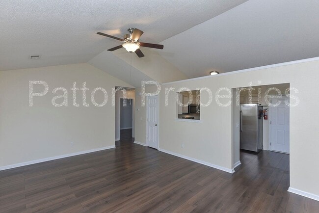 Photo - 295 Legend Oaks Dr