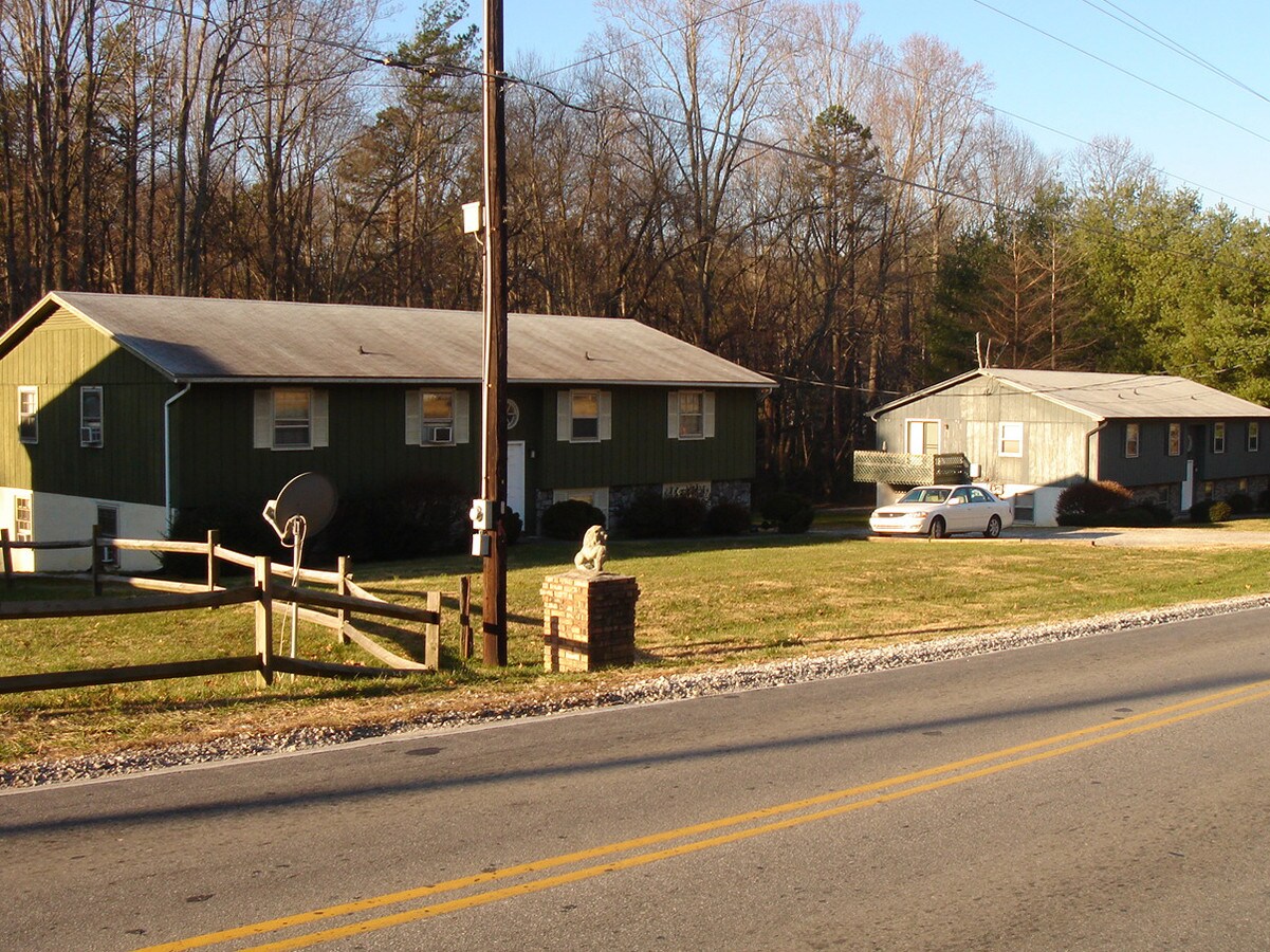 Photo - 2148 Howard Gap Rd Apartments