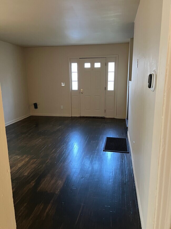 Photo - 2348 E 37th St