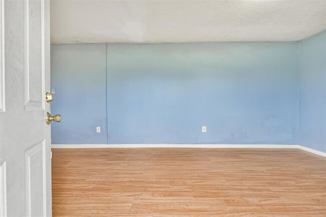 Photo - 639 St Charles Dr