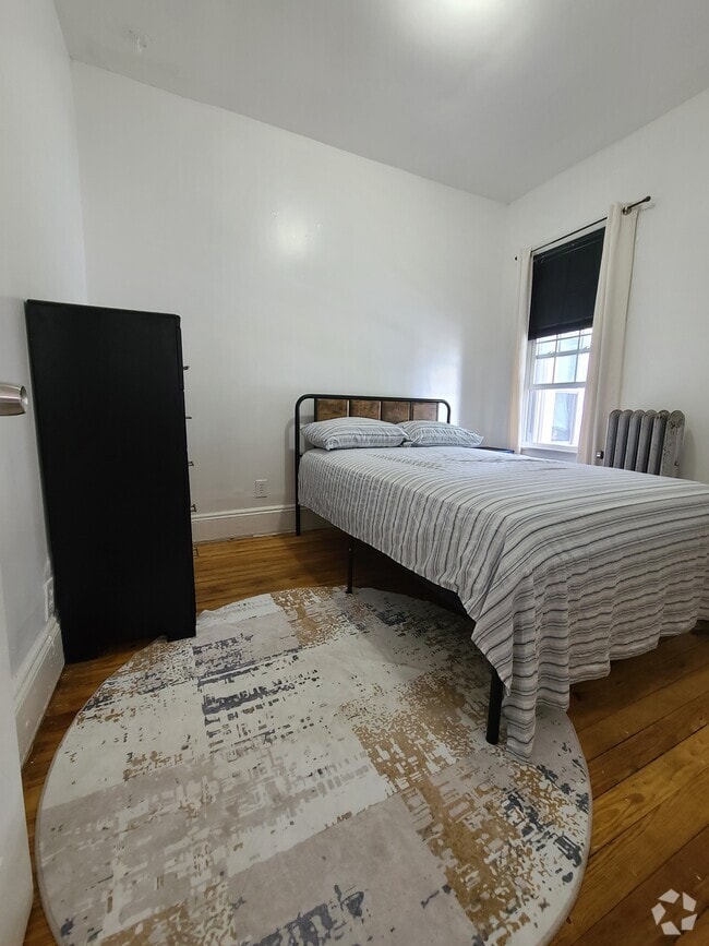 Building Photo - 474 E 18th St Unit 2nd Floor Rental