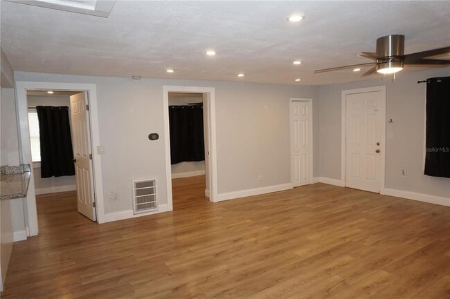 Photo - 248 Avenue L NE