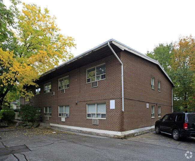 Primary Photo - 650 Briar Hill