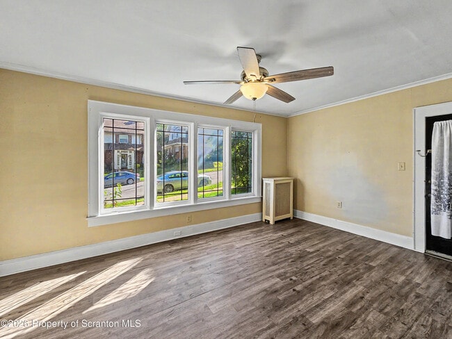 Photo - 1614 Linden St