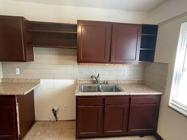 Photo - 13500 Rutherford St