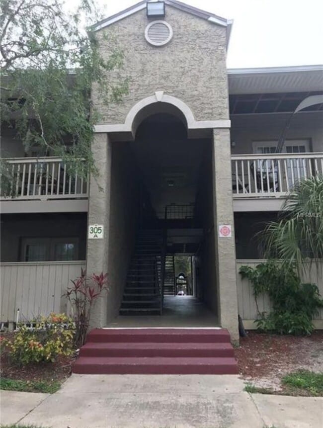 Photo - 305 Wymore Rd