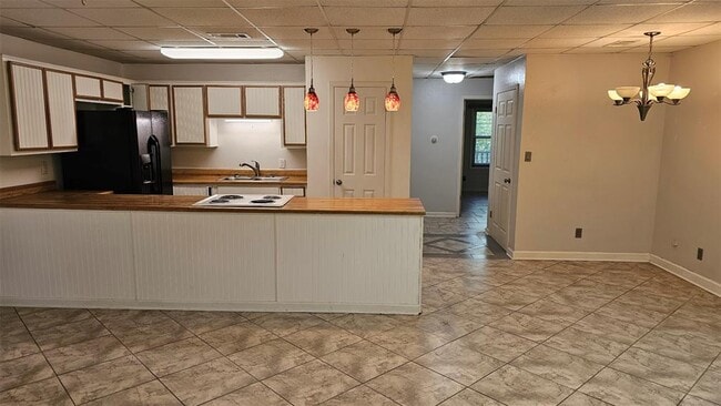 Photo - 170 Interstate Dr Unit B