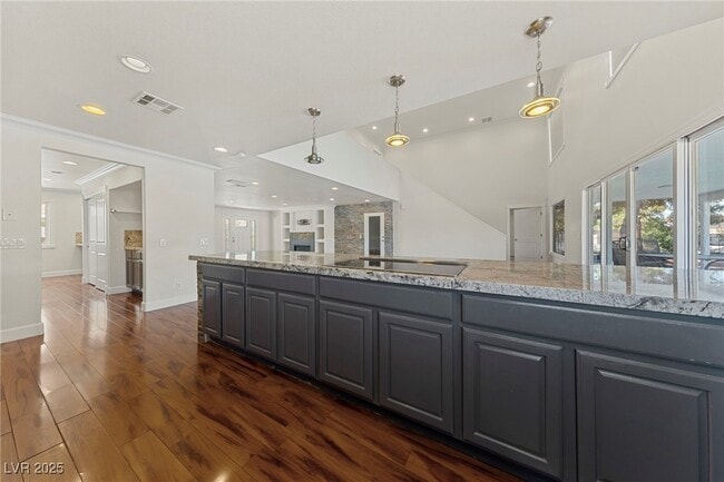 Building Photo - 144 E Robindale Rd