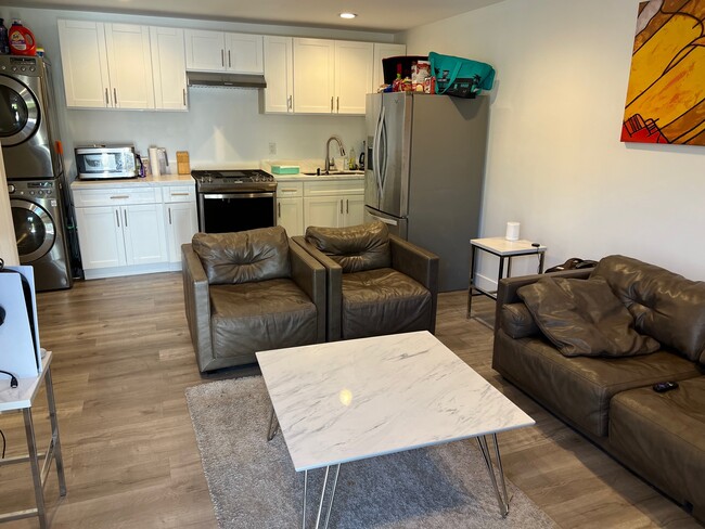 Building Photo - 6960 Forbes Ave Rental