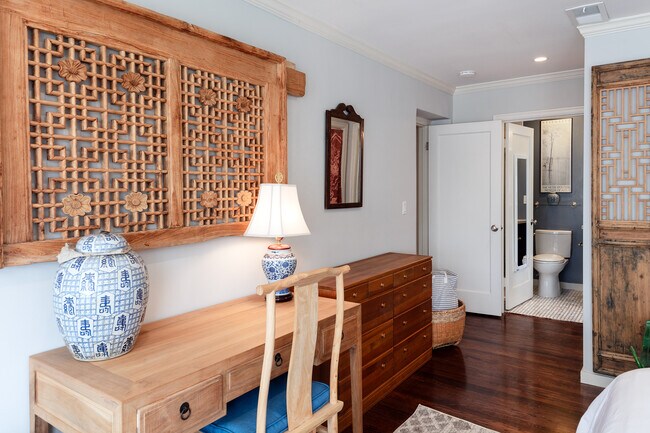 1739 Lake St Unit 112