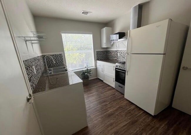 Photo - 7719 Sign St