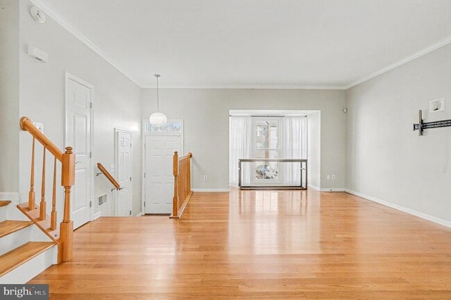 Building Photo - 107 Monet Cir