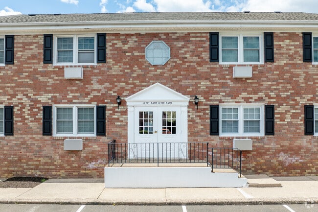 403 S Main St Doylestown, PA 18901 - Valley House Condominiums