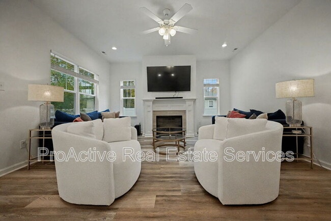Photo - 3026 Peronne Ave