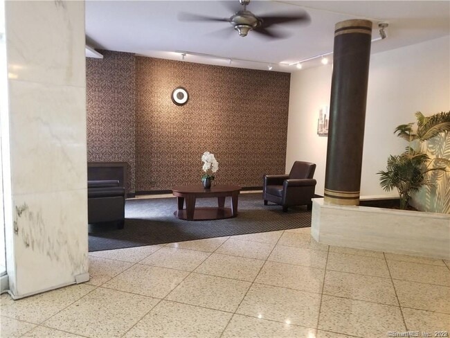 Photo - 91 Strawberry Hill Ave Unidad APT 435