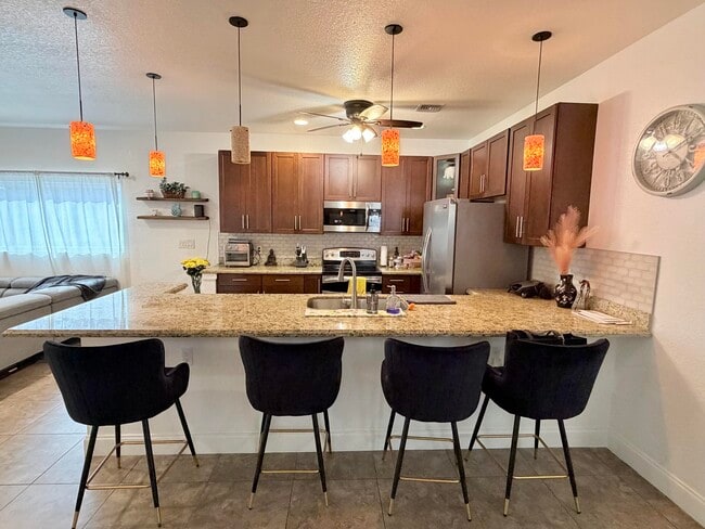 Photo - 243 SW 5th St