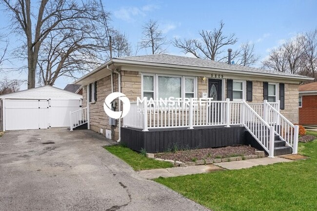 3 Bedroom Pet-Friendly Home in LOUISVILLE, KY with Main Street Renewal