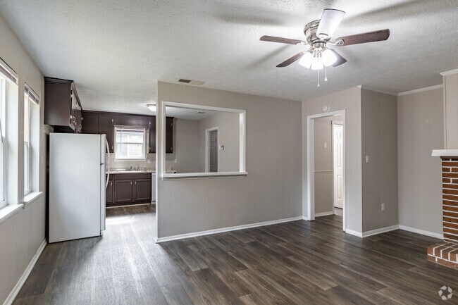 2BR, 1BA - 976SF