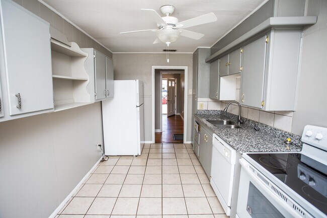 Photo - 2401 31st St