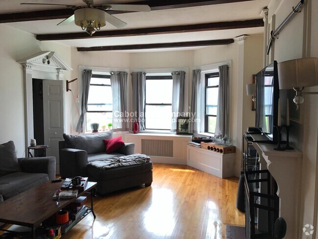 Building Photo - 247 Newbury St Unit 3F Rental