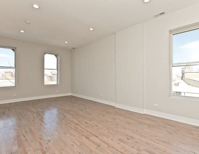 Photo - 1925 S May St