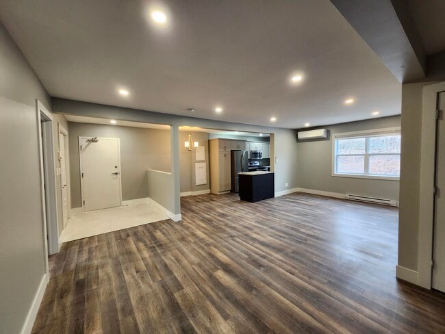 Building Photo - 8 Mitchell St Unit 2