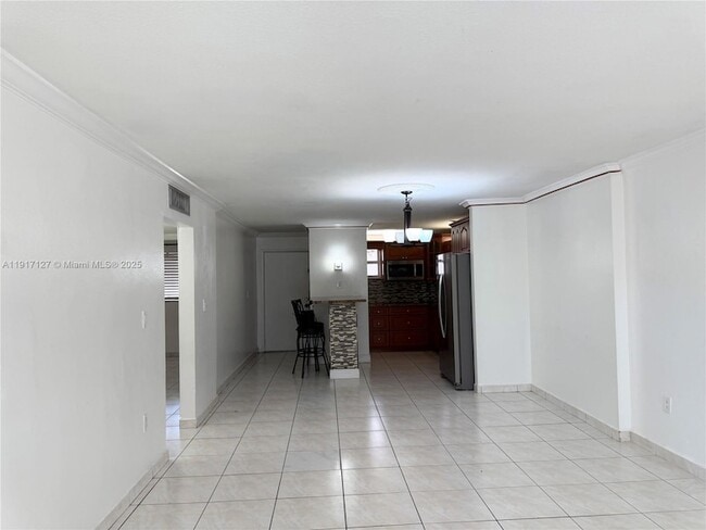 Photo - 1850 W 56th St Unidad 2404