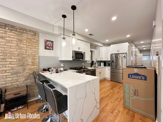 Building Photo - 1424 N Bosworth Ave Unit J05W