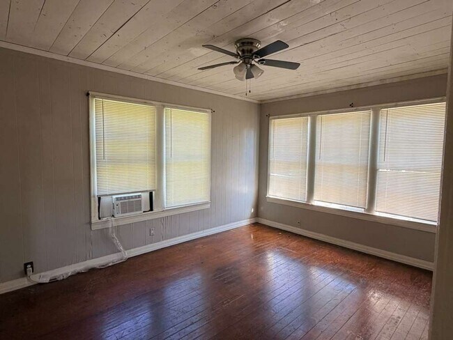Photo - 2370 Ave C