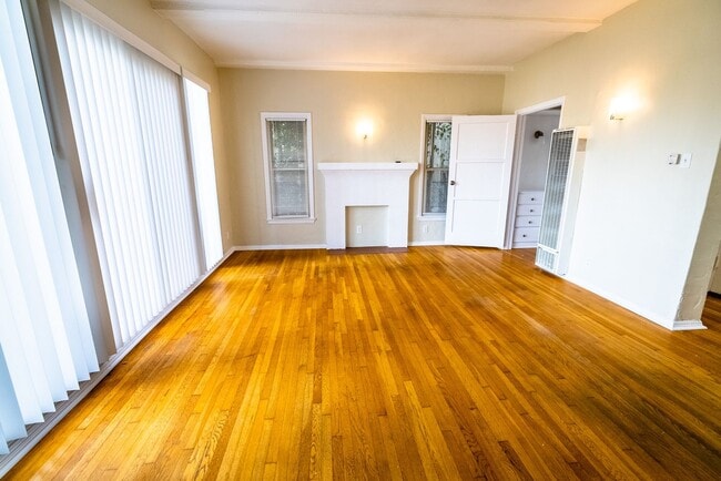 Photo - 147 North Hamilton Drive