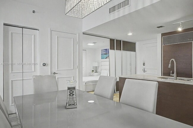 Photo - 485 Brickell Ave Unit 2009