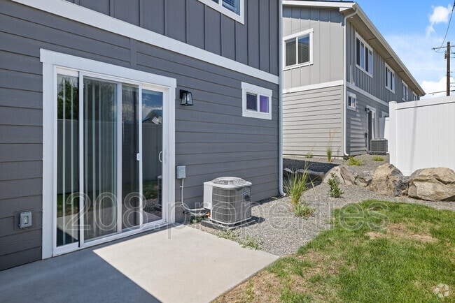 Building Photo - 447 2nd Ave Rental