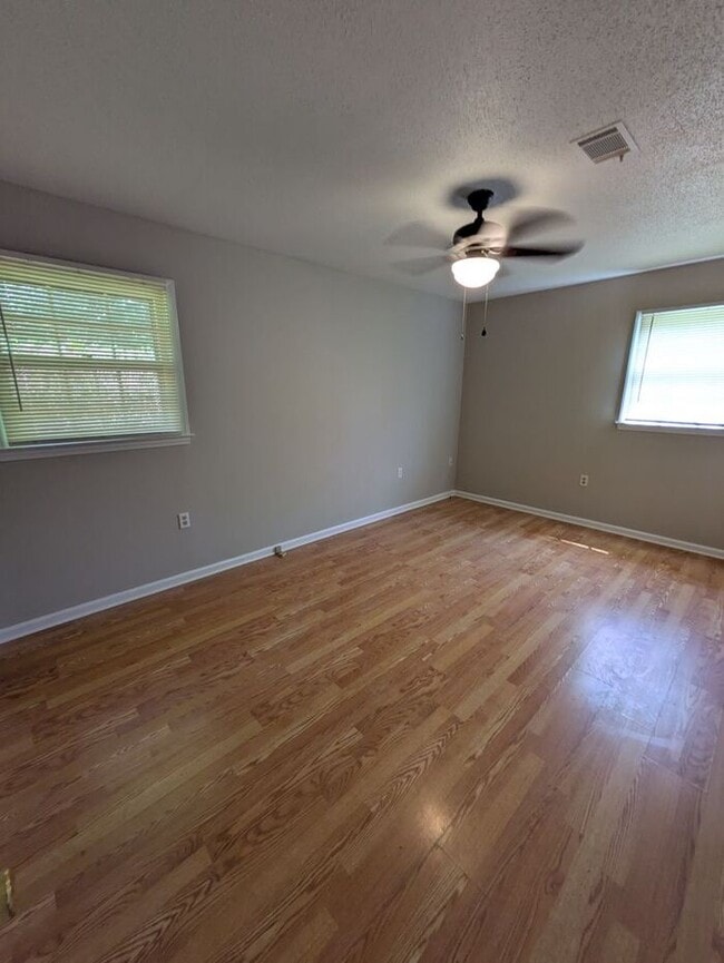 Photo - 3BD/2BA Single Family Home w/ Garage in Hi...