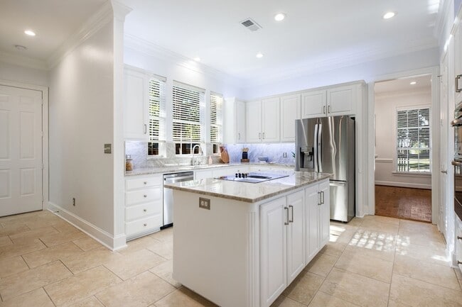 5 Meadowbrook Cir