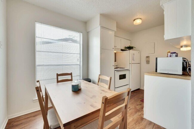 Photo - 2803 Hemphill Park Unit B305