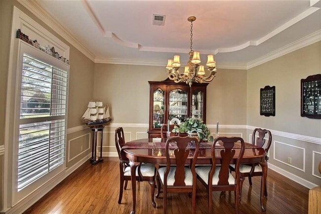 Photo - 2345 Linkenholt Dr