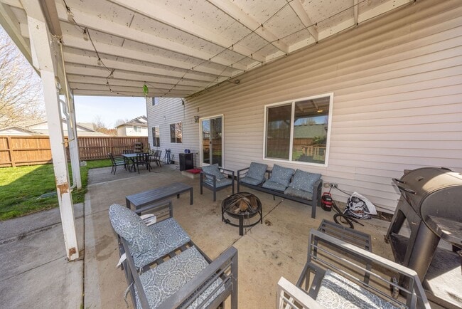 Photo - 5 Bedroom home, 2488sf with Central Air. Fenced Yard