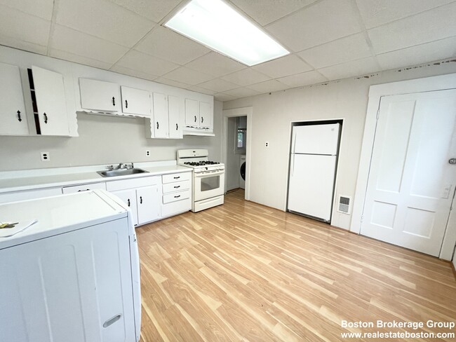 Building Photo - 122 Buttonwood St Rental